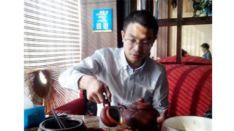 高川--湖南農(nóng)大動(dòng)物營(yíng)養(yǎng)碩士
現(xiàn)任：飼料技術(shù)經(jīng)理，進(jìn)入資源大家庭，得到很多老師的幫助，也更加清楚了自己的位置和方向。以前人生的種種經(jīng)歷，在此時(shí)才發(fā)現(xiàn)它的價(jià)值。